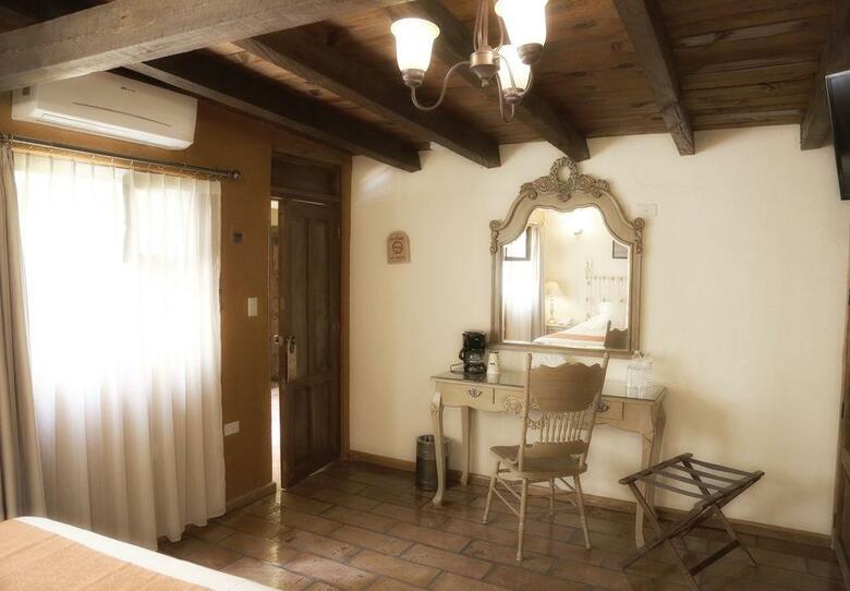 Hotel El Meson De Los Poetas