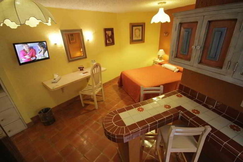 Hotel El Meson De Los Poetas