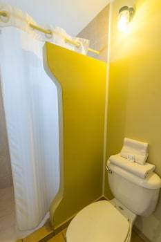 Hotel Mateos 1215