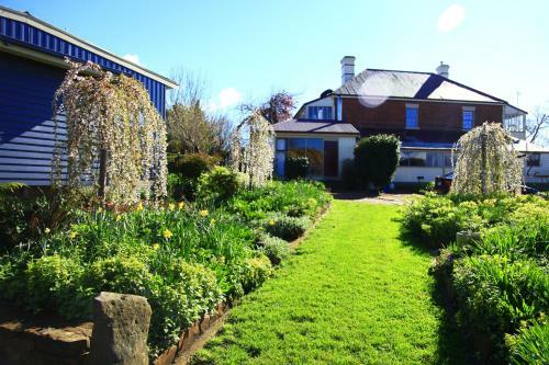 The Art Wearehouse In Deloraine
