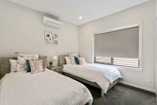 Dromana Beach House For Two Families.