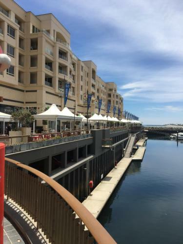 Apartamentos Glenelg Beach Studio