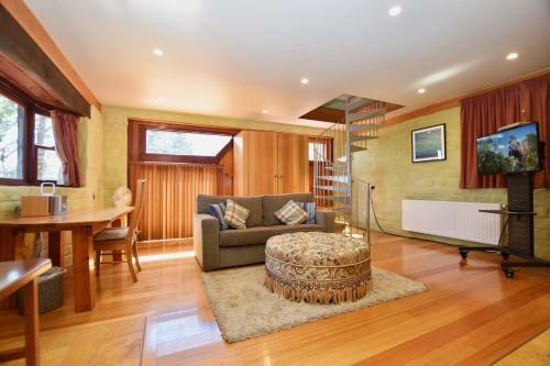 Omaroo Mountaintop Villa