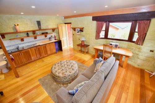 Omaroo Mountaintop Villa