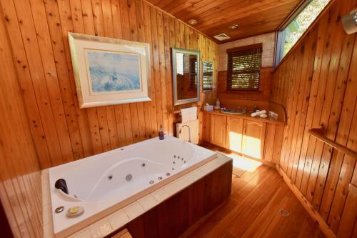 Omaroo Mountaintop Villa