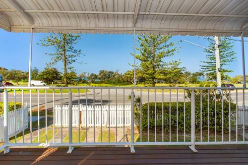 Oceanfront Contemporary Beach Shack On Marine Parade