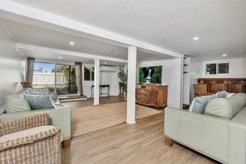 Oceanfront Contemporary Beach Shack On Marine Parade