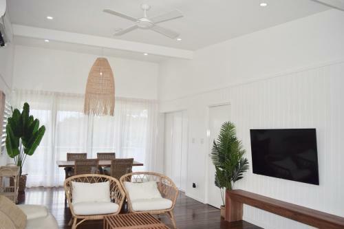 Oceanfront Contemporary Beach Shack On Marine Parade