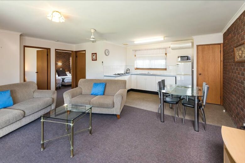 Motel Lakes Jakaranda Holiday Units