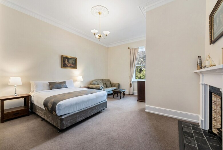 Waratah On York Bed & Breakfast