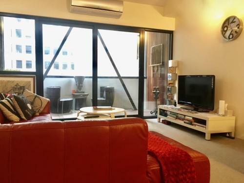 Quiet Laneway Apartment Near Bourke St Mall