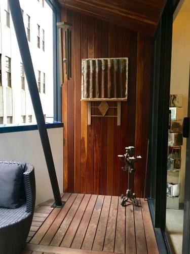 Quiet Laneway Apartment Near Bourke St Mall