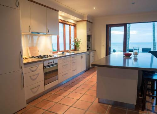 Frangipani Beach House - Newell Beach
