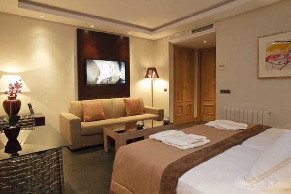 Nexus Benalmadena Suites & Apartments