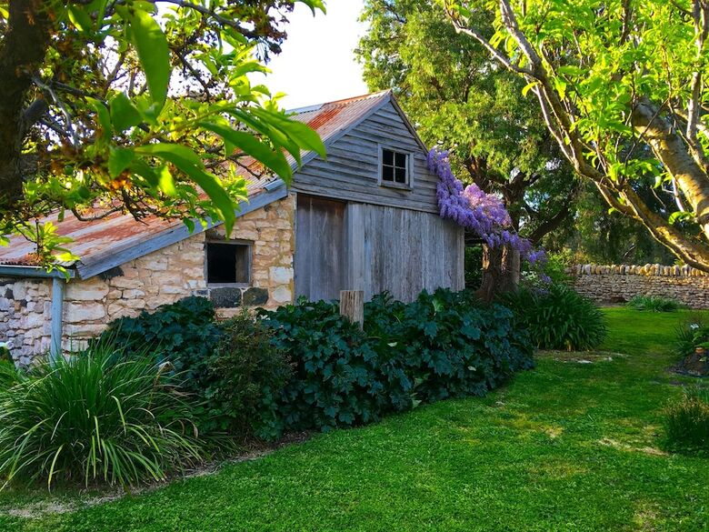 Bed & Breakfast Cherry Plum Cottages