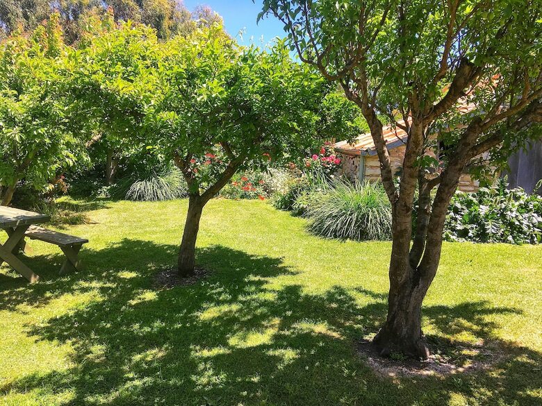 Bed & Breakfast Cherry Plum Cottages