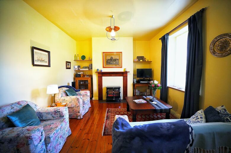 Bed & Breakfast Cherry Plum Cottages