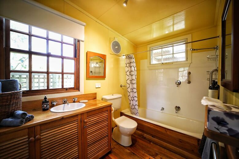 Bed & Breakfast Cherry Plum Cottages