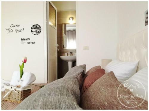 Hostal Dreamades House - Village