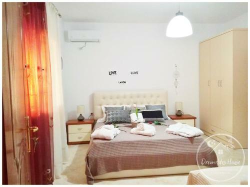 Hostal Dreamades House - Village