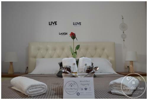Hostal Dreamades House - Village