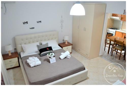 Hostal Dreamades House - Village