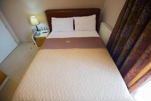 Dea Hotel 2002