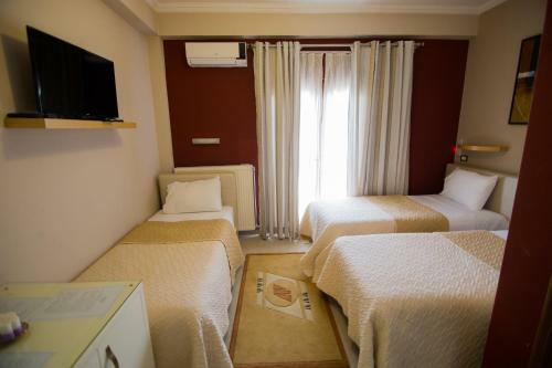 Dea Hotel 2002