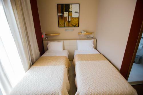 Dea Hotel 2002