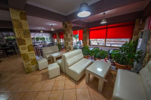 Hostal Angjeludhi Rooms