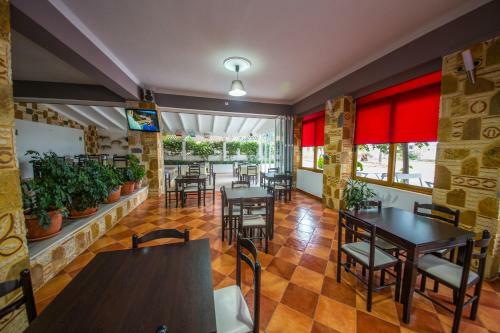 Hostal Angjeludhi Rooms