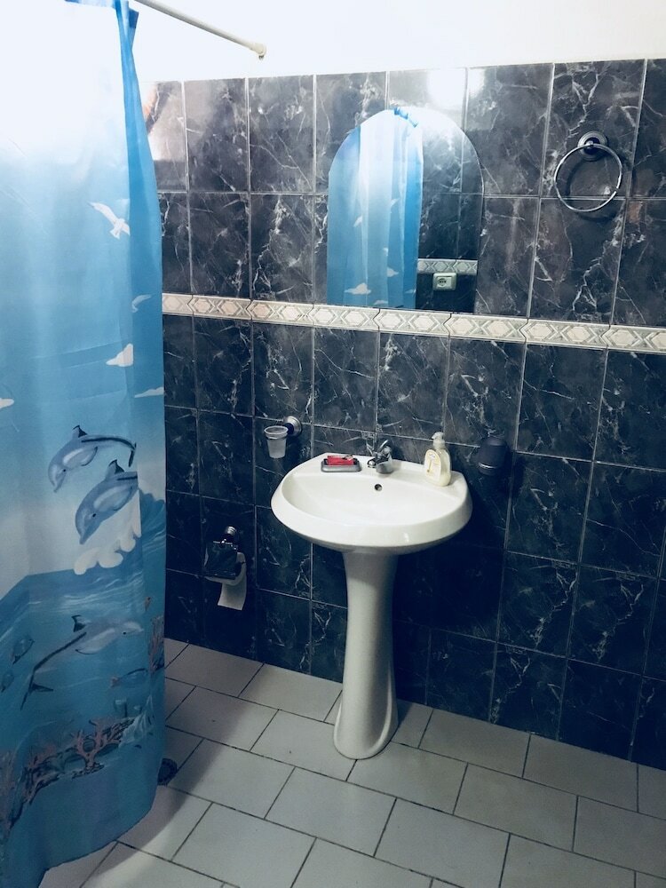 Hostal Gold Guest House & Bar
