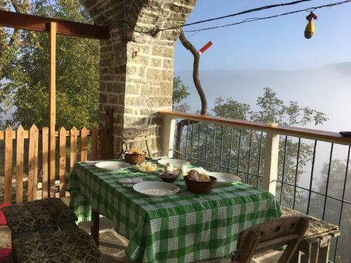Hostal Traditional Guesthouse Permet
