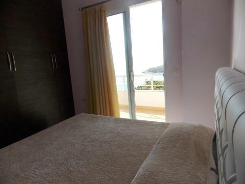 Joni Beach Apartments