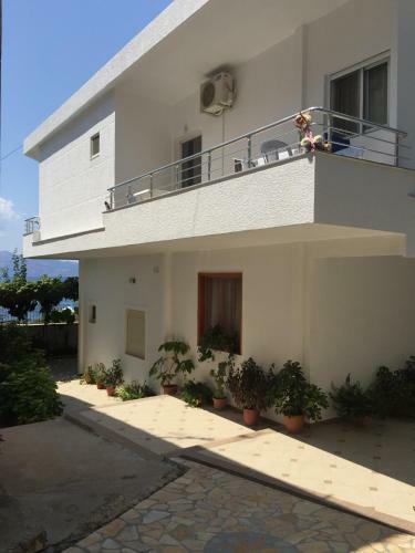 Spiro Apartments