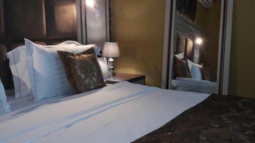 Hotel Deluxe
