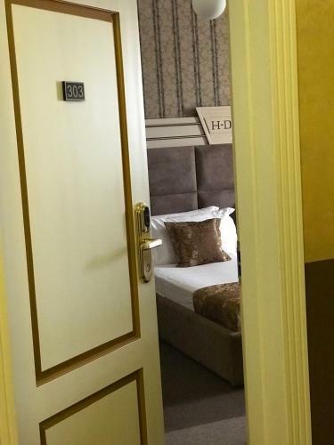 Hotel Deluxe