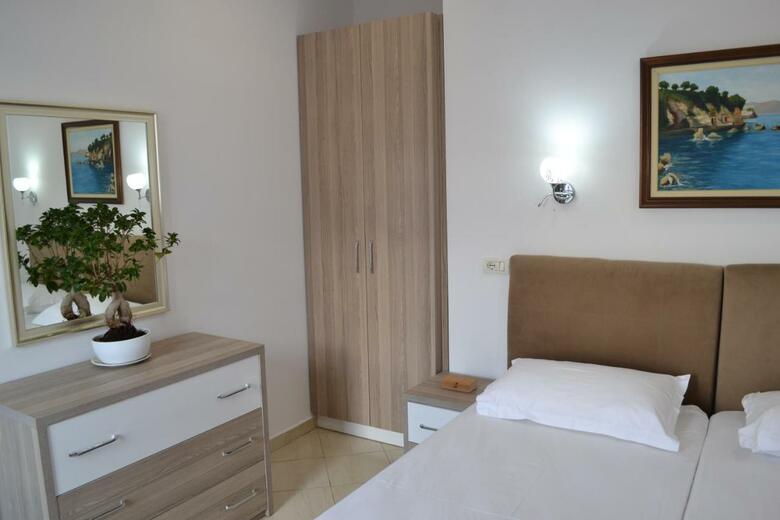 Seaview Penthouse 2 Bedrooms Apartment & Box Garage