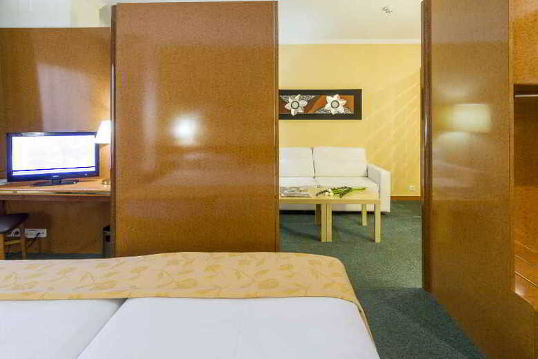 Aparthotel Husa Acacia