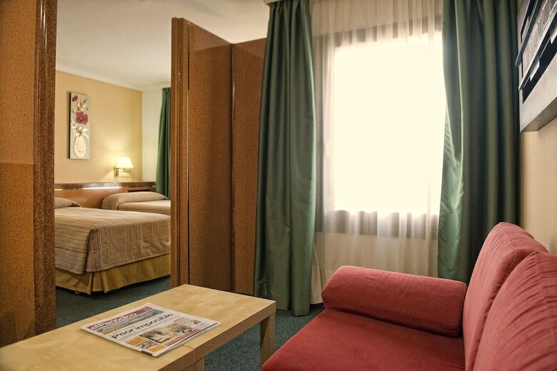 Aparthotel Husa Acacia