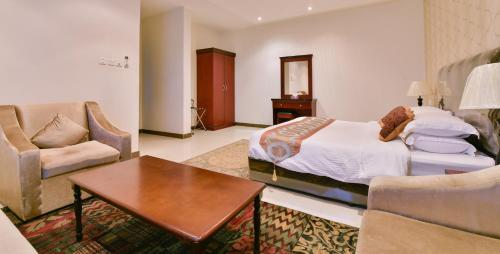Apartamento Retaz Hotel Suites