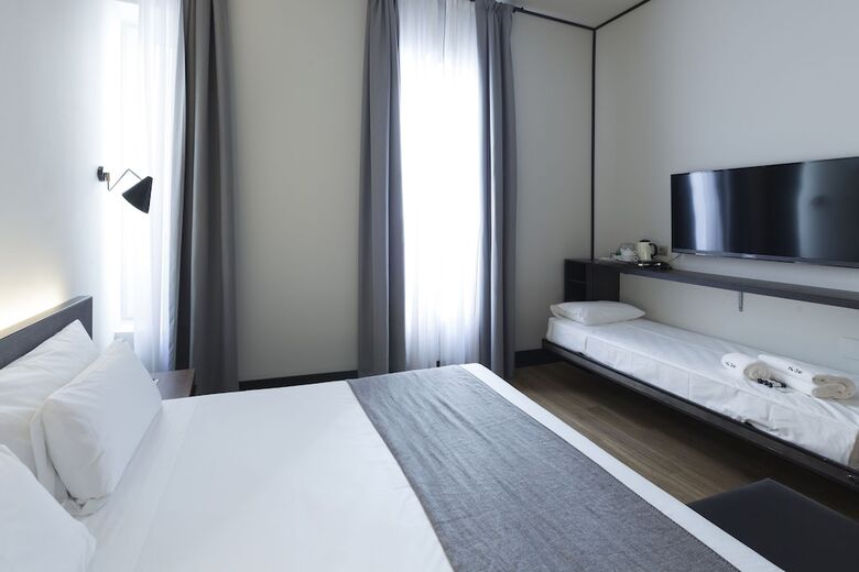 Hotel Icon Embassy