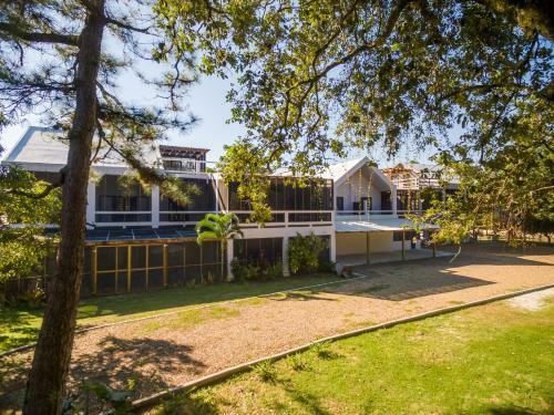 Hostal Bayshore Bijou Suites