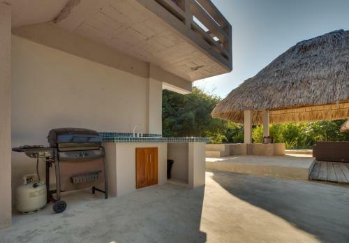 Hostal Bayshore Bijou Suites