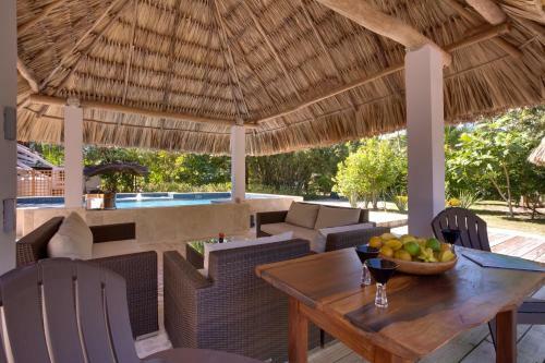 Hostal Bayshore Bijou Suites