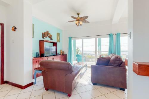 Suite E202 Mara Laguna