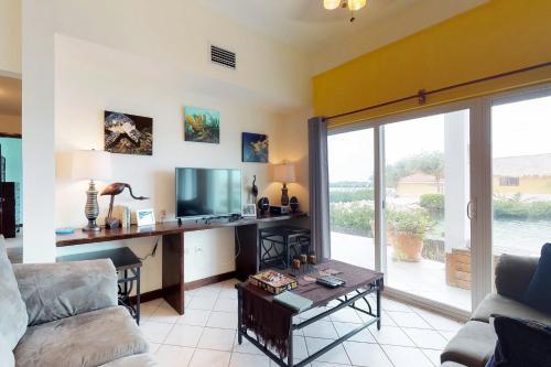 Suite F101 Mara Laguna