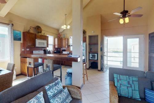 Suite G303 Mara Laguna