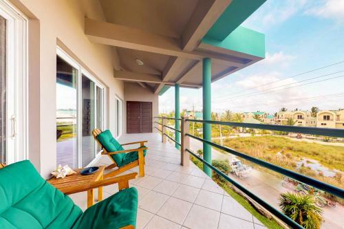 Suite A302 Mara Laguna