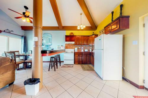 Suite A302 Mara Laguna